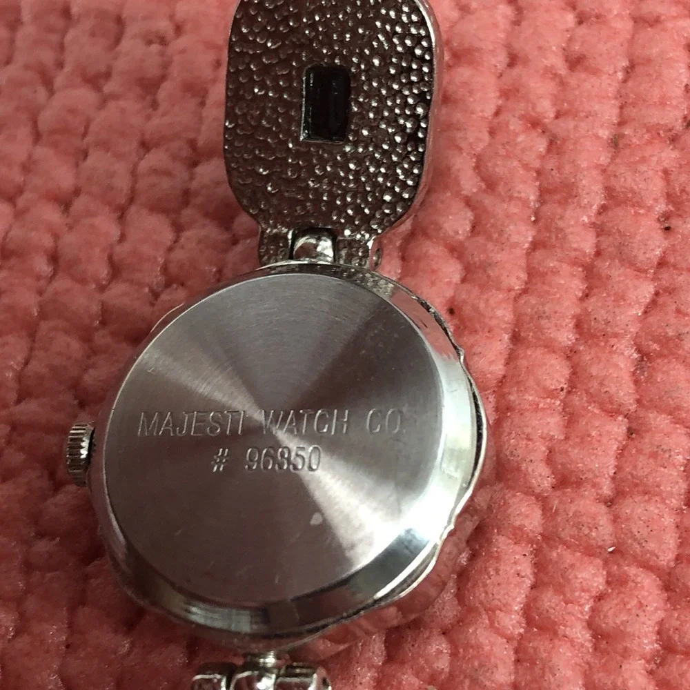 Majestron Women's Fashion Watch‎ Black Stones Silver Tone Women Quartz Japan